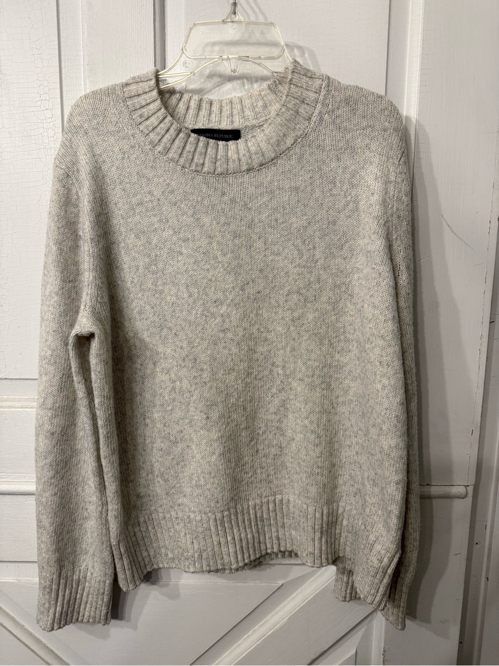 Banana Republic Women's Light Gray Crewneck Sweater